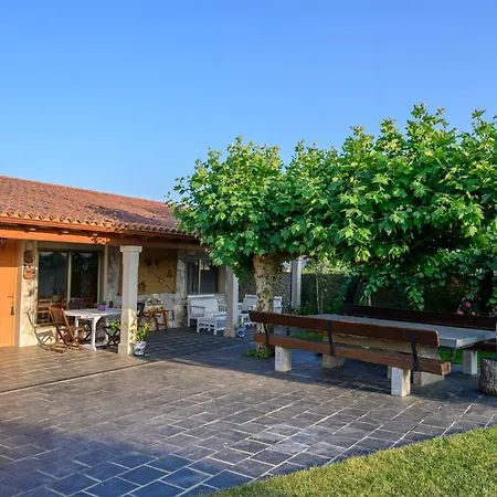 Сasa de vacaciones Casa Barxelo Con Piscina En Monforte De Lemos